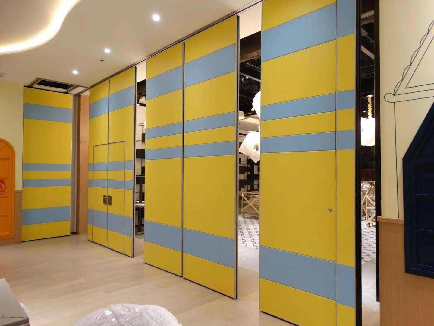 Movable solid wooden soundproof  laminated door foldable wall partition sliding partition