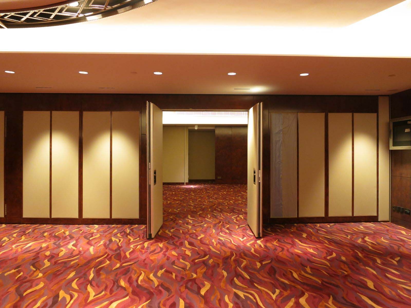 Movable solid wooden soundproof  laminated door foldable wall partition sliding partition