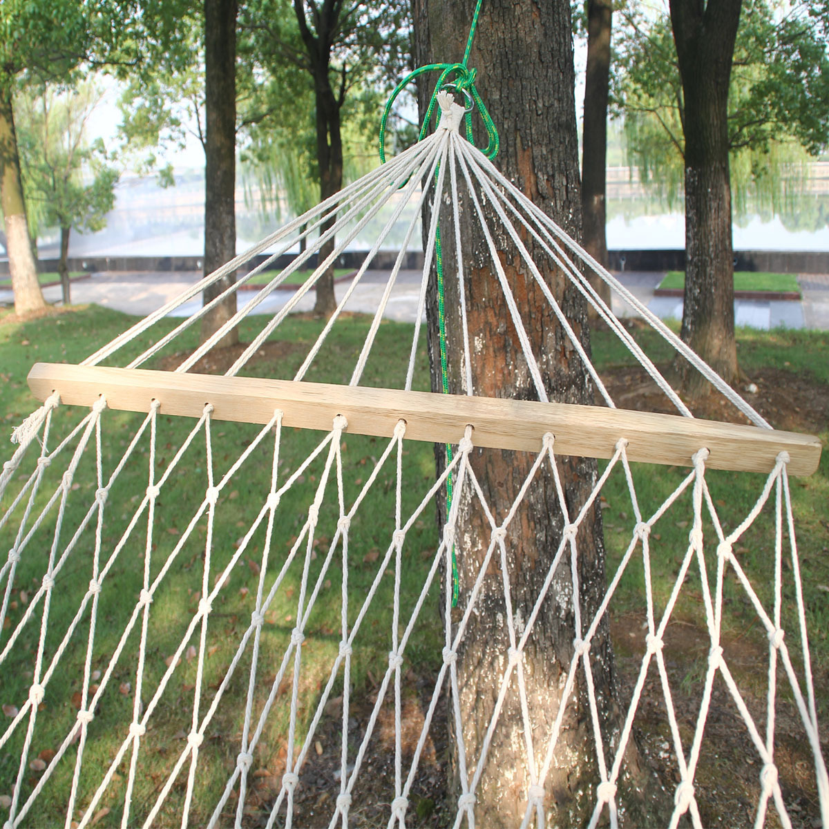 Garden Outdoor Hand-woven Mesh Double Hammock Cotton Rope Net Hanging Hammock With Wooden