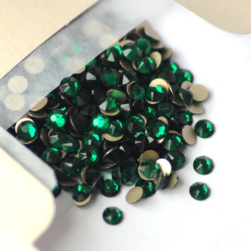 YANRUO Crystal Emerald color 2088 16 cuts glass stones nail rhinestones bulk