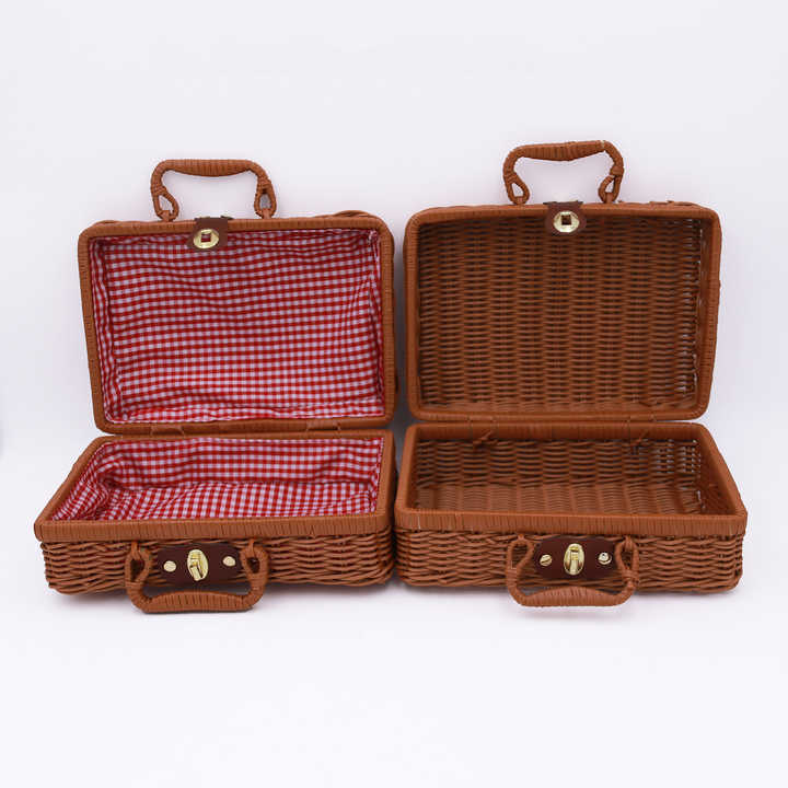 Factory wholesale customized rattan picnic basket with wine rack OEM picnic gift basket