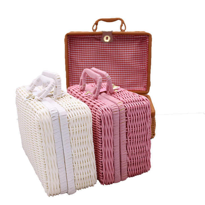 Factory wholesale customized rattan picnic basket with wine rack OEM picnic gift basket