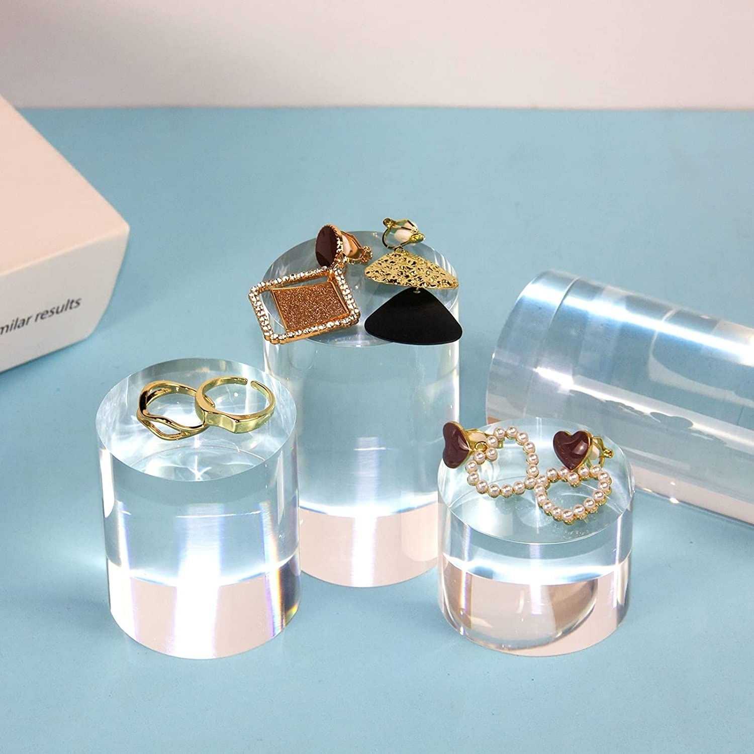 Hot Sales Polished Acrylic Cube Cylinder and round Photo Props for Photography Jewelry Cosmetic Handicraft Display Stand