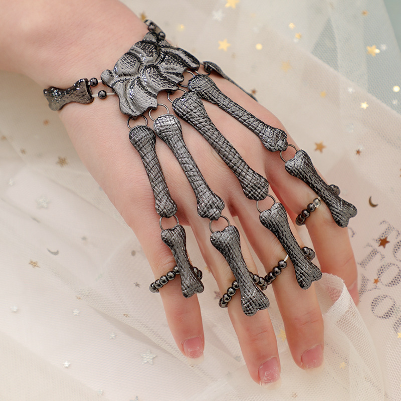 Halloween accessories Europe and the United States exaggerated metal skeleton skeleton bracelet ghost claw bracelet pearl