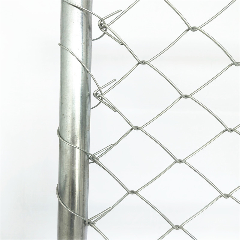 Cheap Hot Selling Sports Game Fences 8 Foot Chain Link Fence Roll 50ft With Barbed Wire Extension Arms