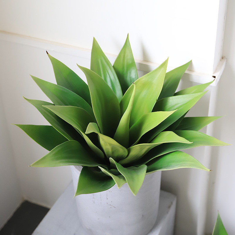 Desert Agave Artificial Plant  Hot Selling Simulation Tropical Desert Plant Outdoor Decor