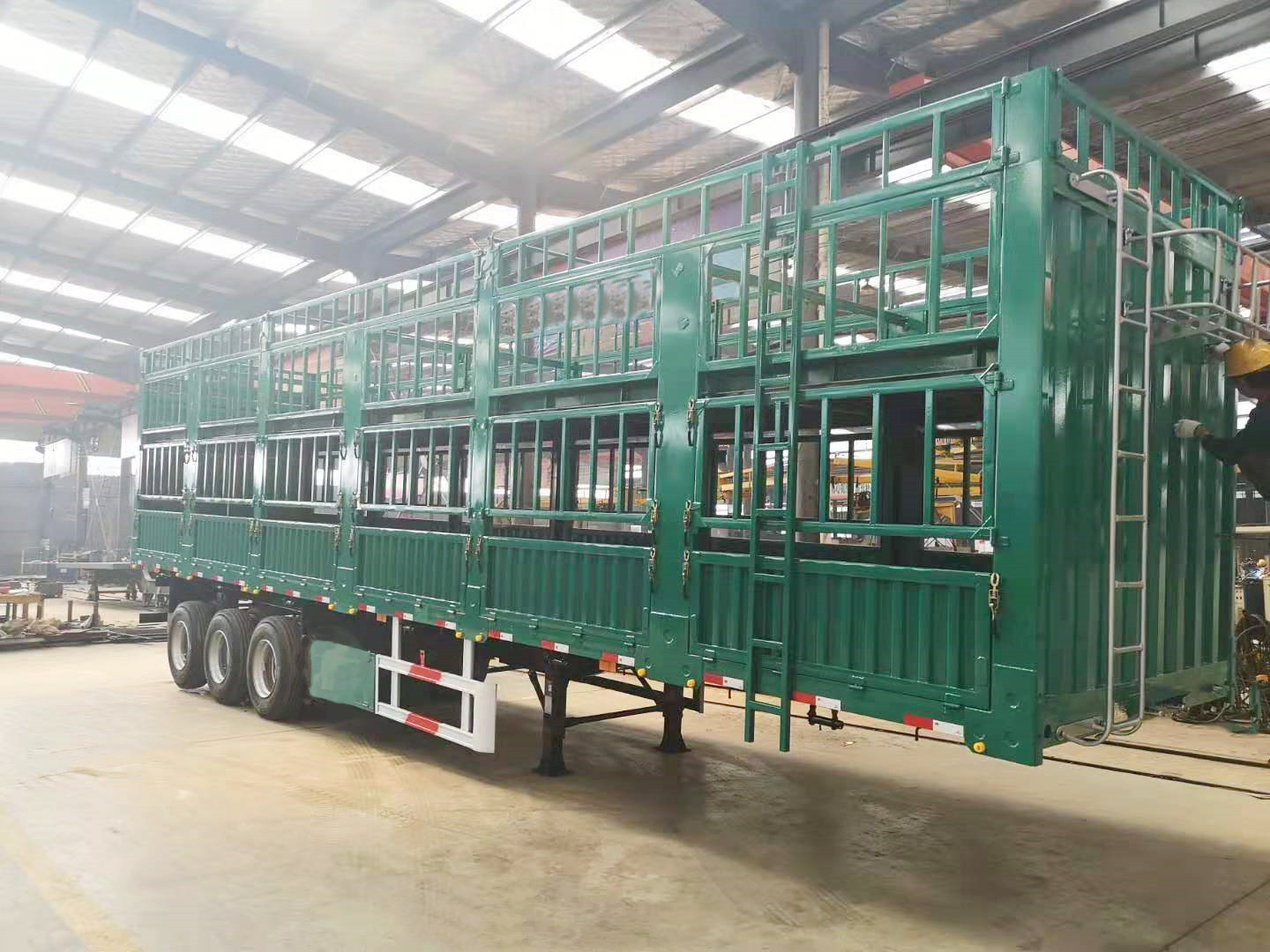 EAST sugar cane livestock stake fence semi trailer semi trailer all aluminum livestock semi trailer animal transport truck