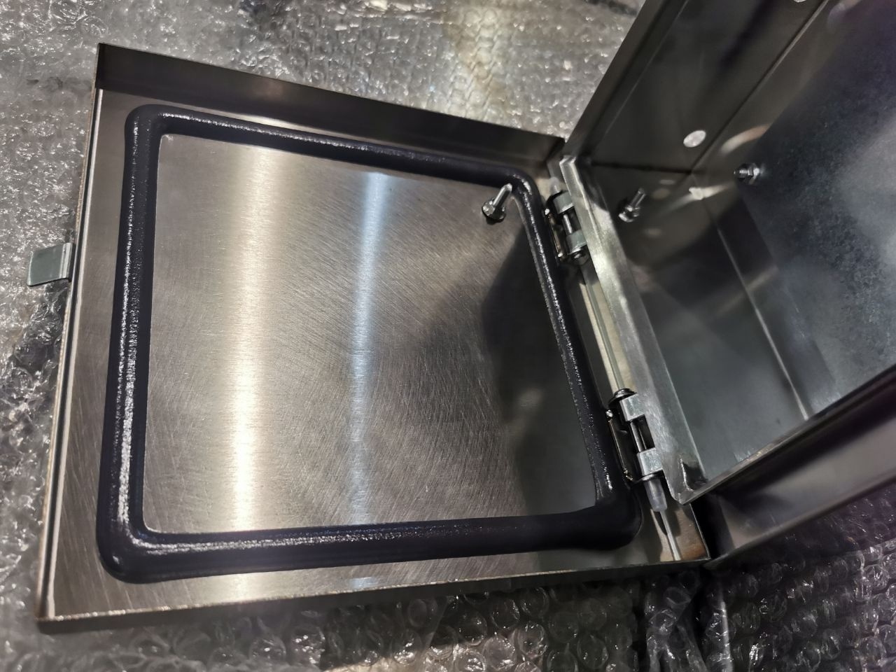 custom made 316 304 stainless steel sheet metal enclosures boxes and cases manufacturer