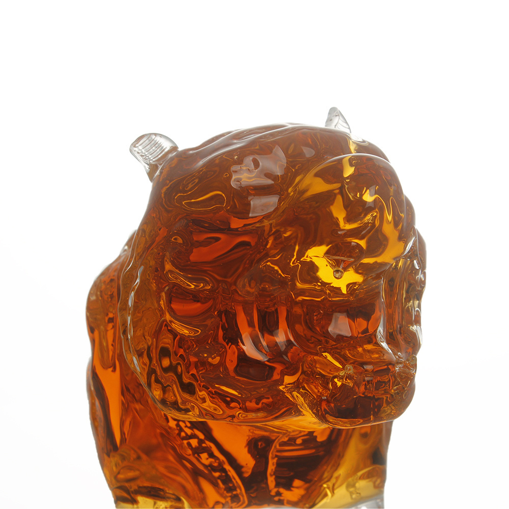 Luxury customized shape High borosilicate 700ml tiger animal shape glass bottle for liquor gin vodka rum wine beverage