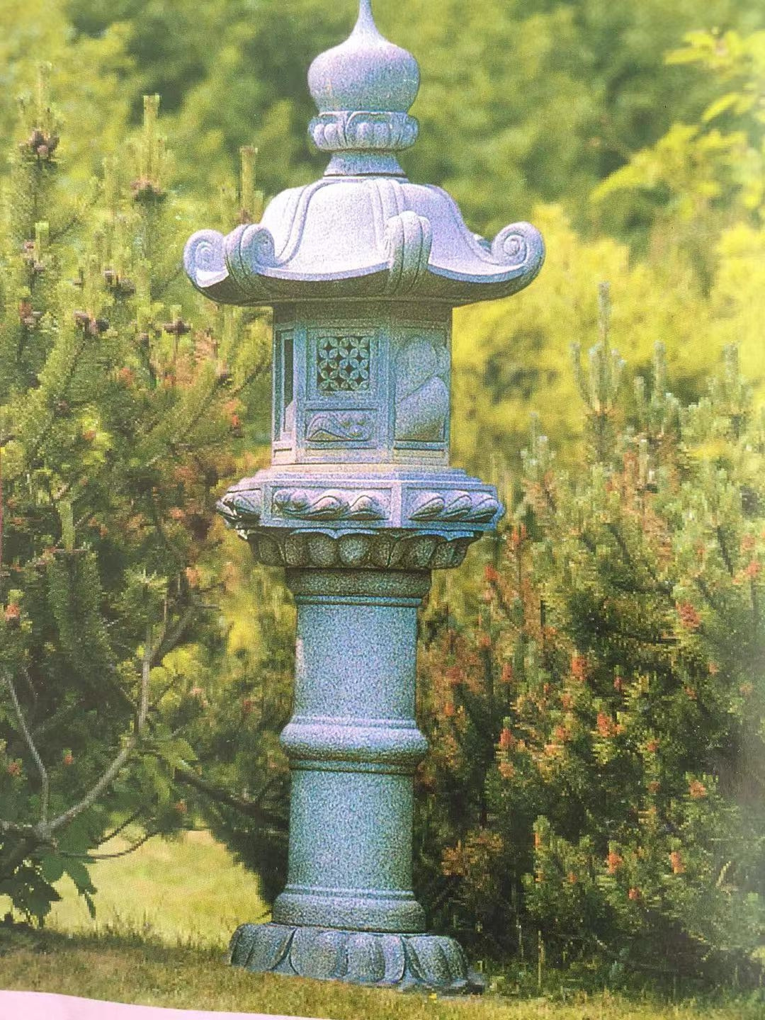 Japanese Style Garden Outdoor Natural Granite Lantern Stone Carved Pagoda Lantern for Garden Park