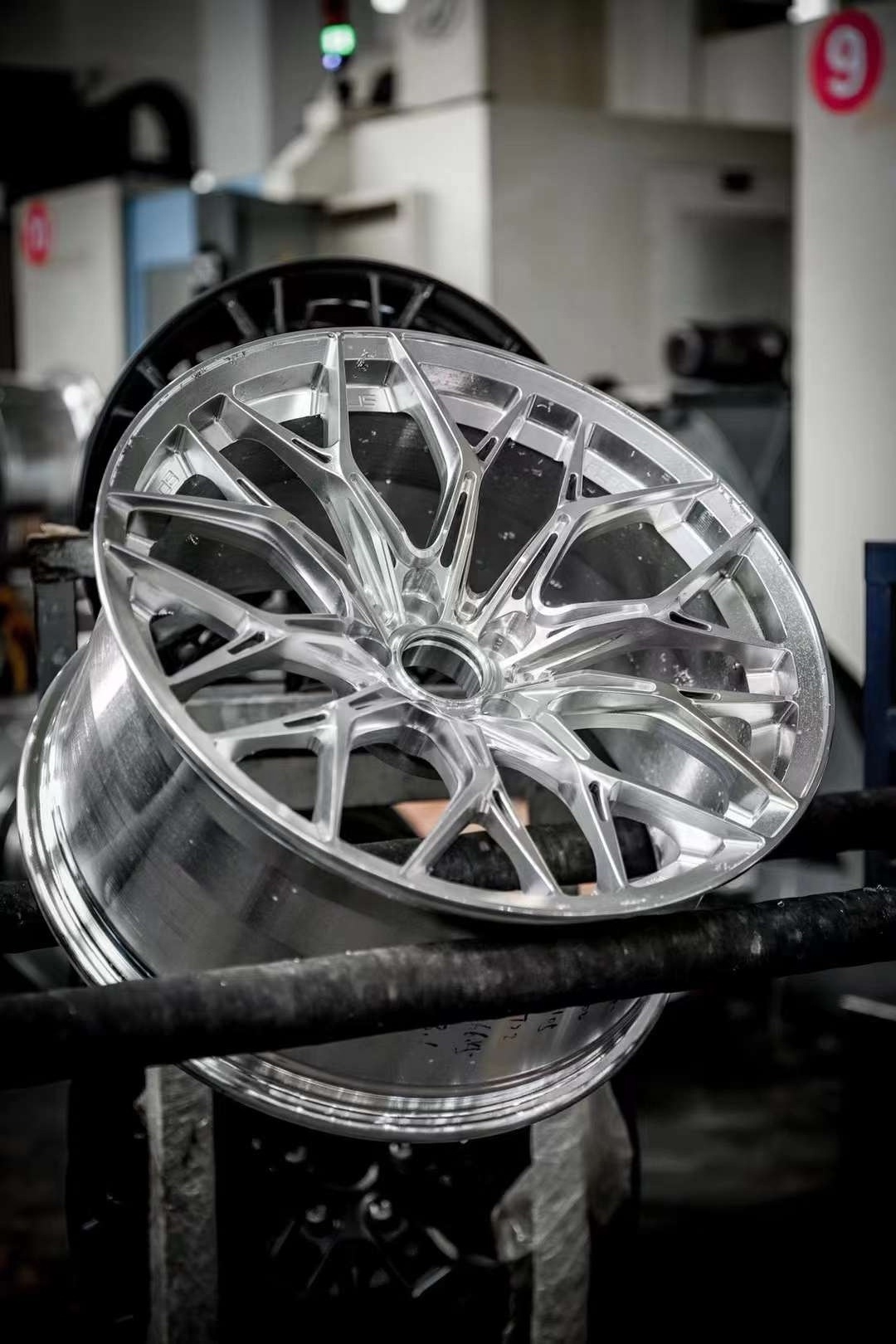 YTD Custom High Grade Light Weight Silver Passenger Car Wheel 5x114.3/120 Racing Car Forged Wheel 16-24 Inch Aluminum Alloy Rim