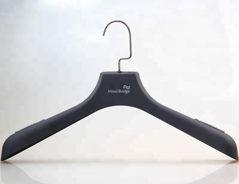 black rubber coated plastic coat hanger jacket hanger for men clothes