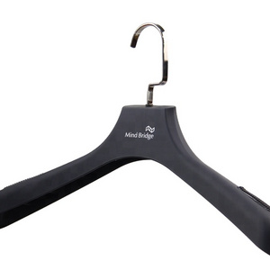 black rubber coated plastic coat hanger jacket hanger for men clothes