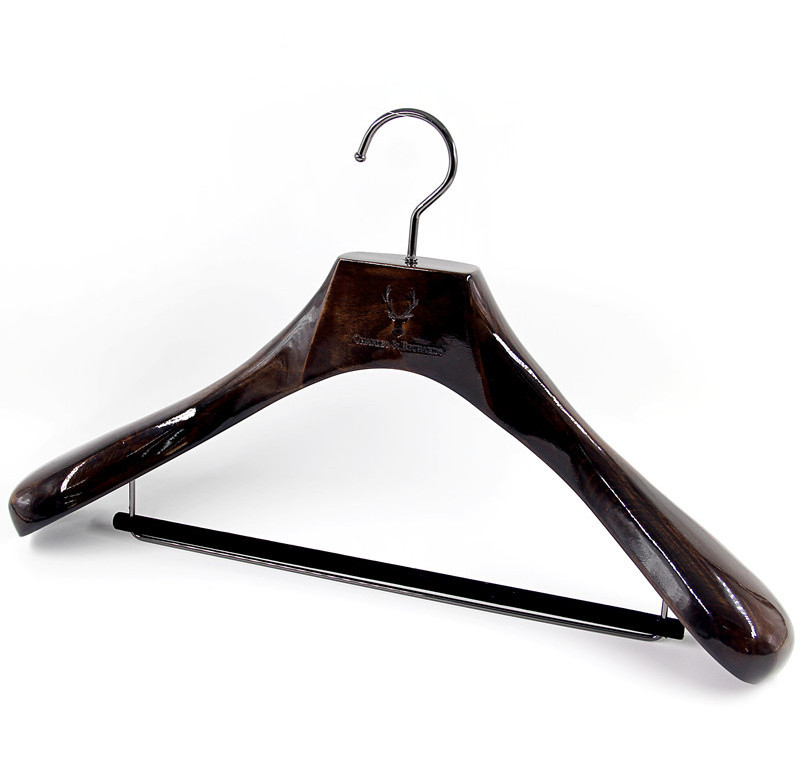 2020 YT wholesale black customized wood hanger manufacturer wooden hanger for clothing luxury  logo wood coat suit hanger rack