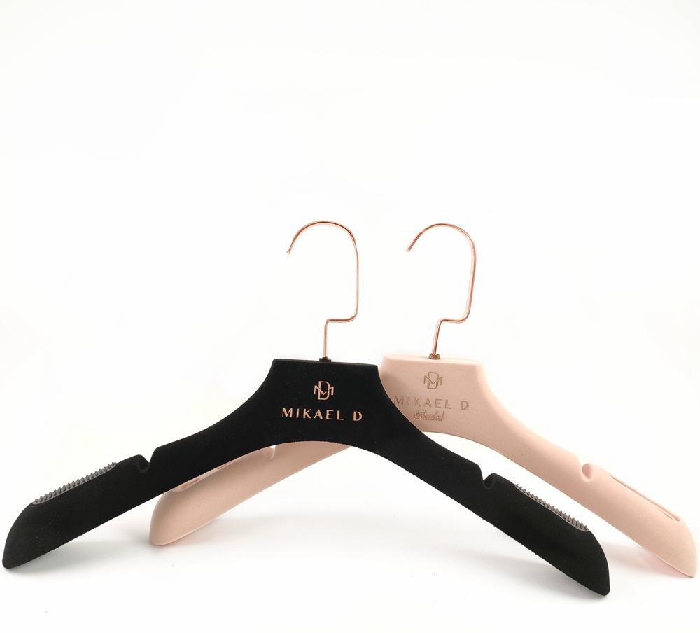 TH-152 black velvet clothes hanger with gold hook