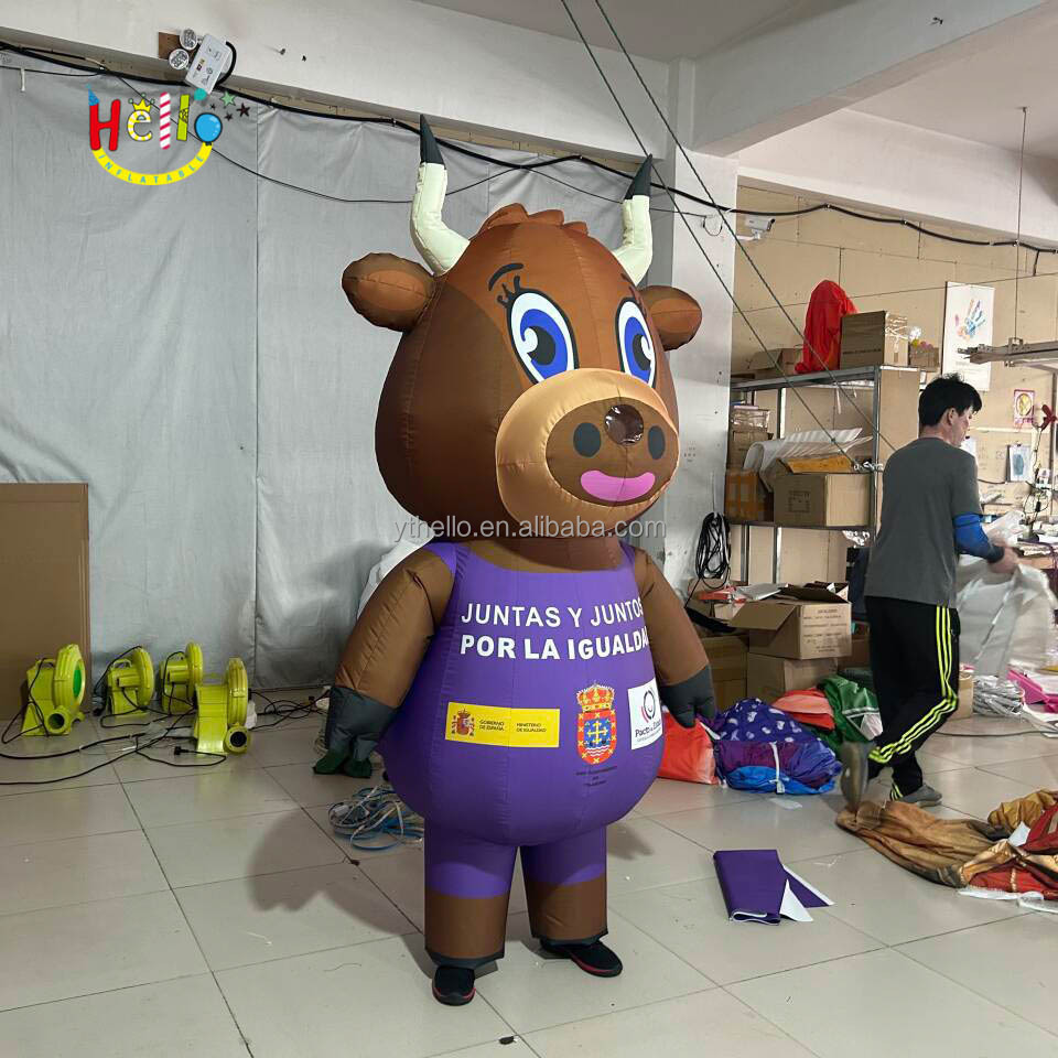 Chinese Inflatable Mascot Performance Costumes Walking Cartoon Inflatable Cow Costume