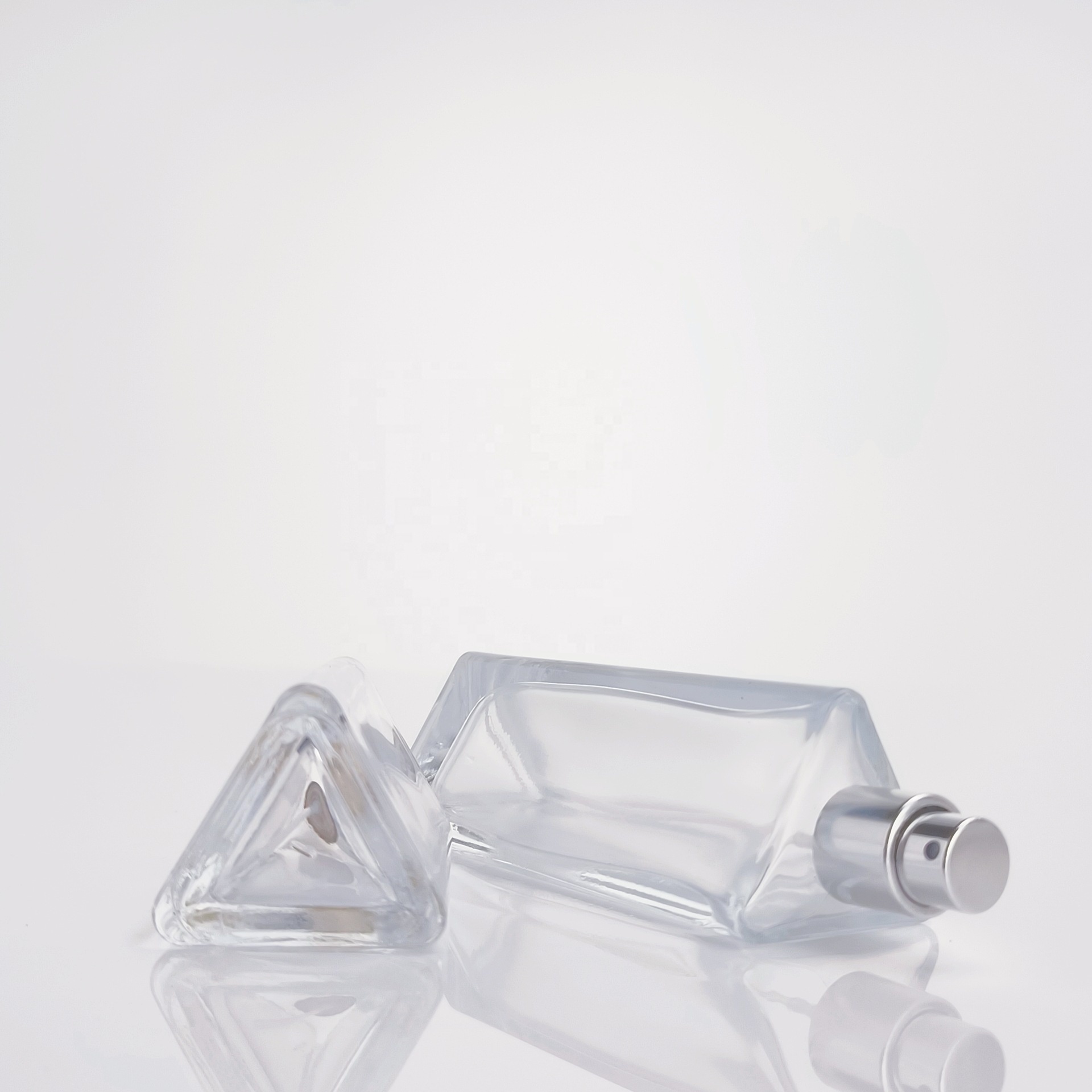 Free sample transparent triangle glass perfume bottles 30ml50ml empty luxury perfume cosmetics packaging glass spray bottle