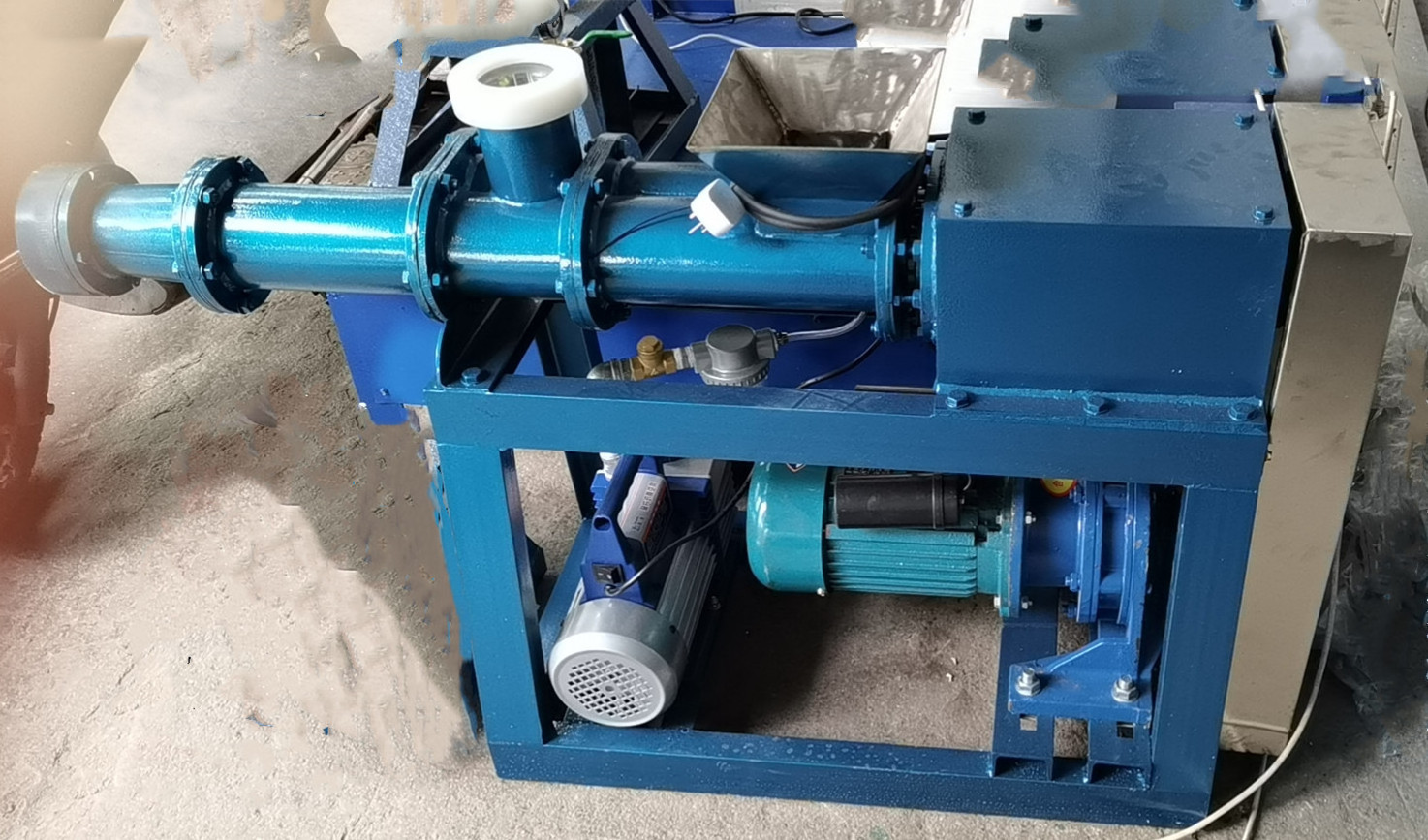 New Design Vacuum Pug Mill Machine Used For Pottery And Clay Operated Machine