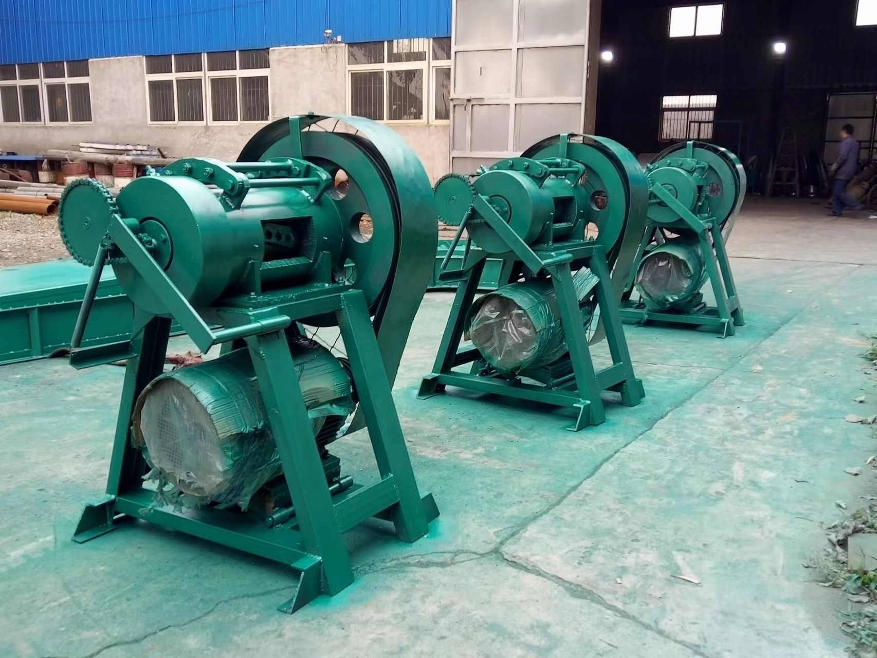 scrap tire cutting machine,hydraulic shearing machine cutting tire,tire strip cutting machine