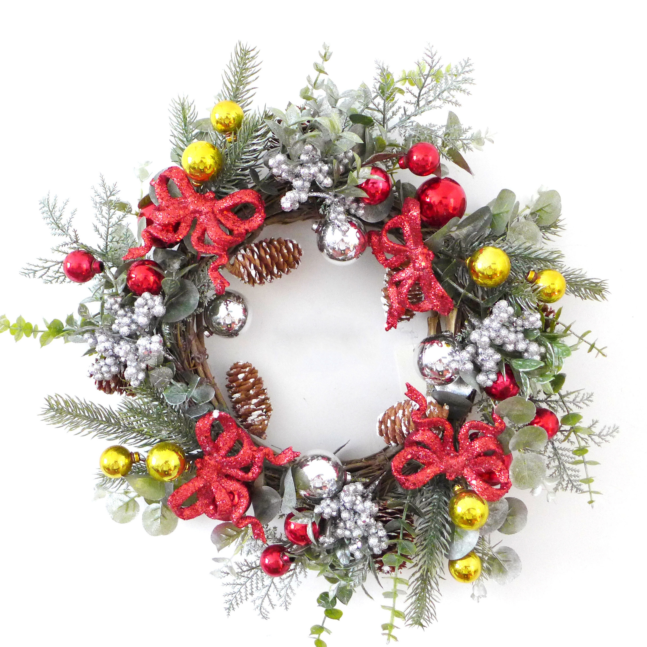 Home Decor Cedar Snowy Pine Leaf Christmas Decoration with Pinecones Berries Wreath Elegant Garland for Festive Home Decorations