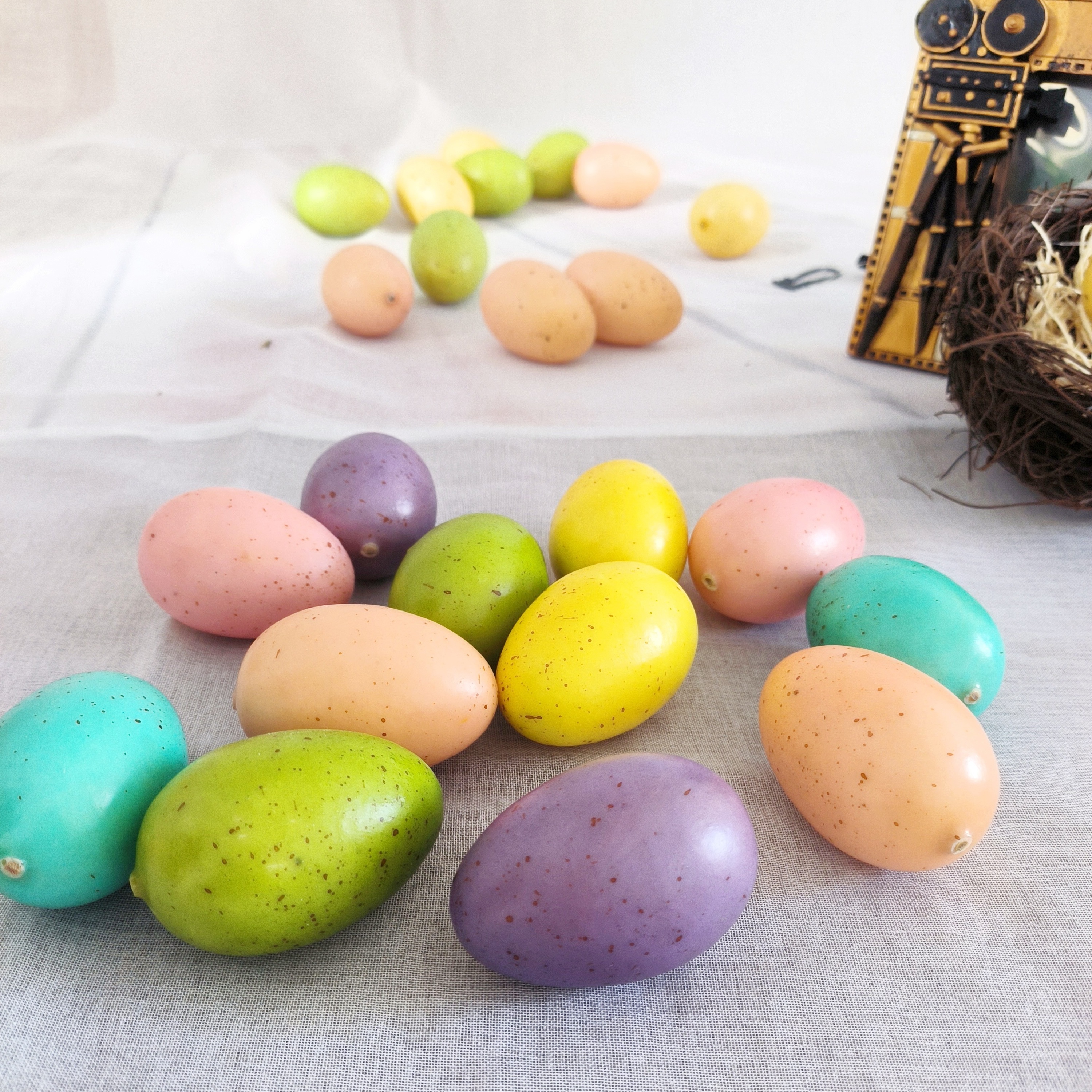 Artificial egg Holiday Supplier Large Foam Easter Eggs Elegant Party Decorations for Easter