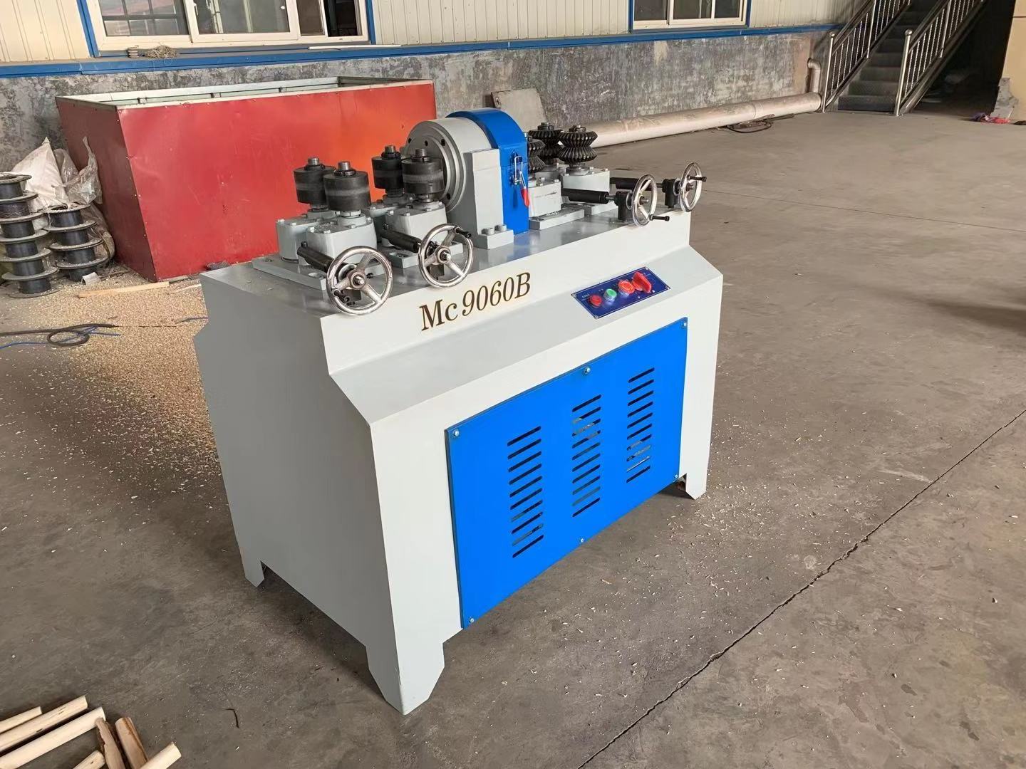 Double-cutter round bar machine for processing large ancient construction cylindrical equipment woodworking round wood lathe