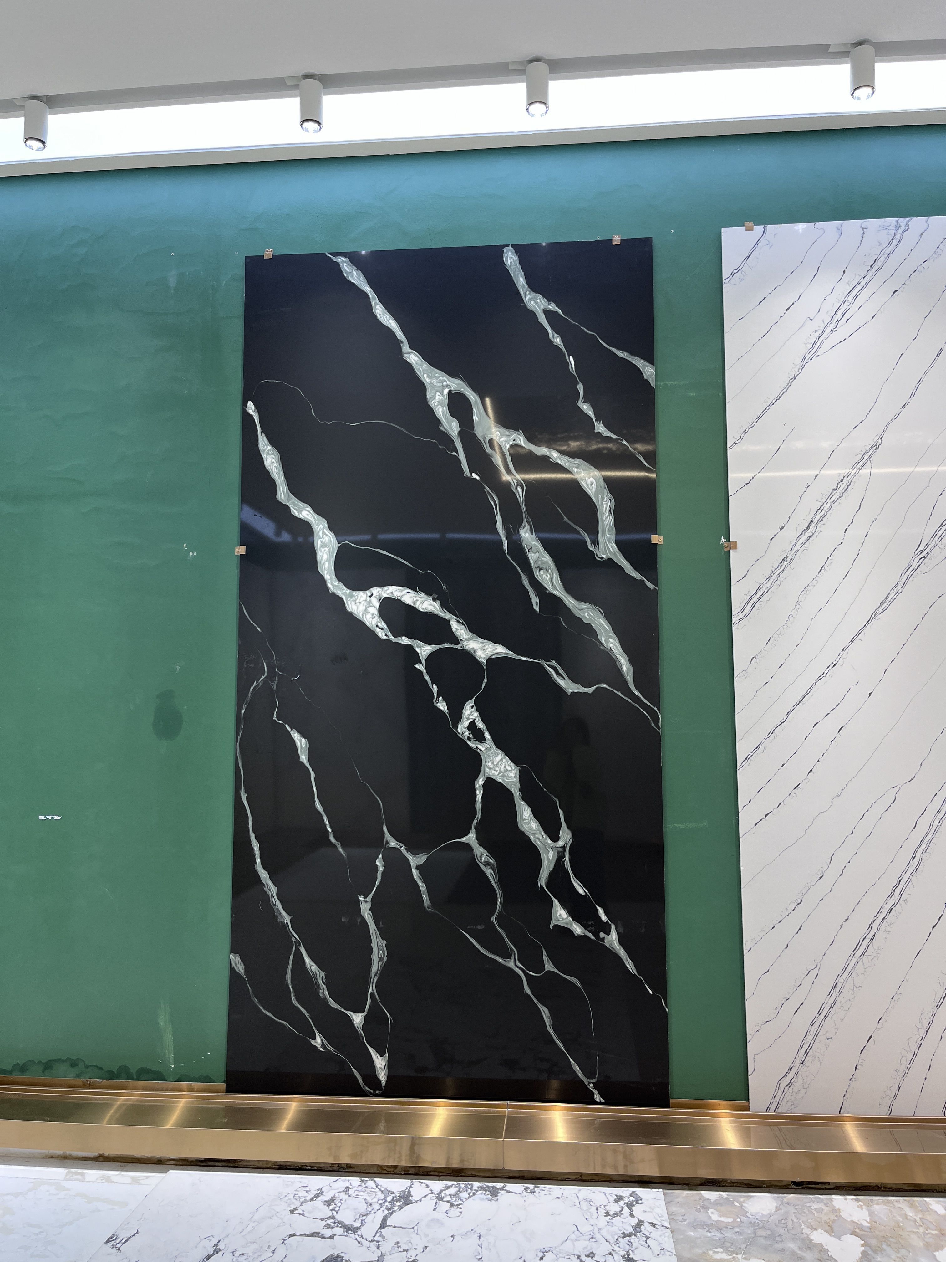 YDSTONE Poetic Black Quartz Restaurant Bar Kitchen Countertop White Vein Black Quartz Stone Slab