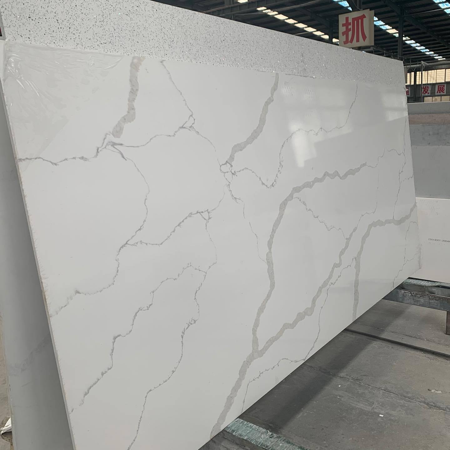 YD STONE Artificial White Calacatta Quartz Slab Kitchen Countertop White Quartz Kitchen Top