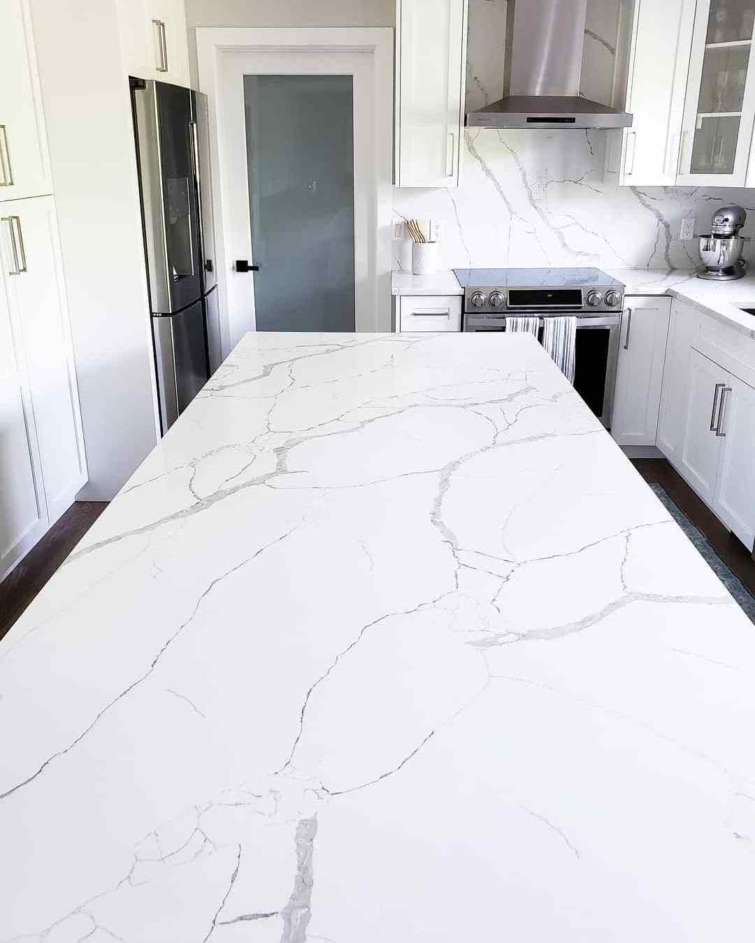 Factory Price Quartz Stone Countertop Kitchen Island Quartz Slab Calacatta Artificial Quartz