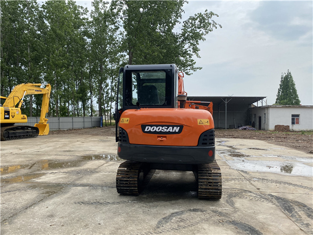 6TON Doosan crawler excavator Doosan dh60-7 mini excavator with blade dozer dx60-7 dx60 dx80 dx75