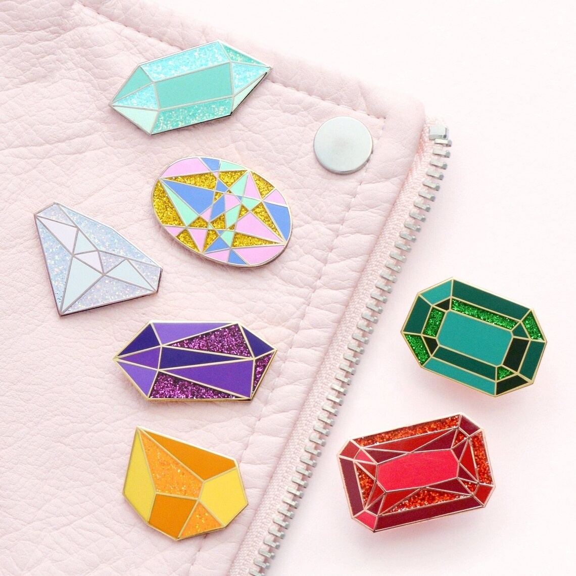 2022 new arrival different color cute enamel pin with custom logo