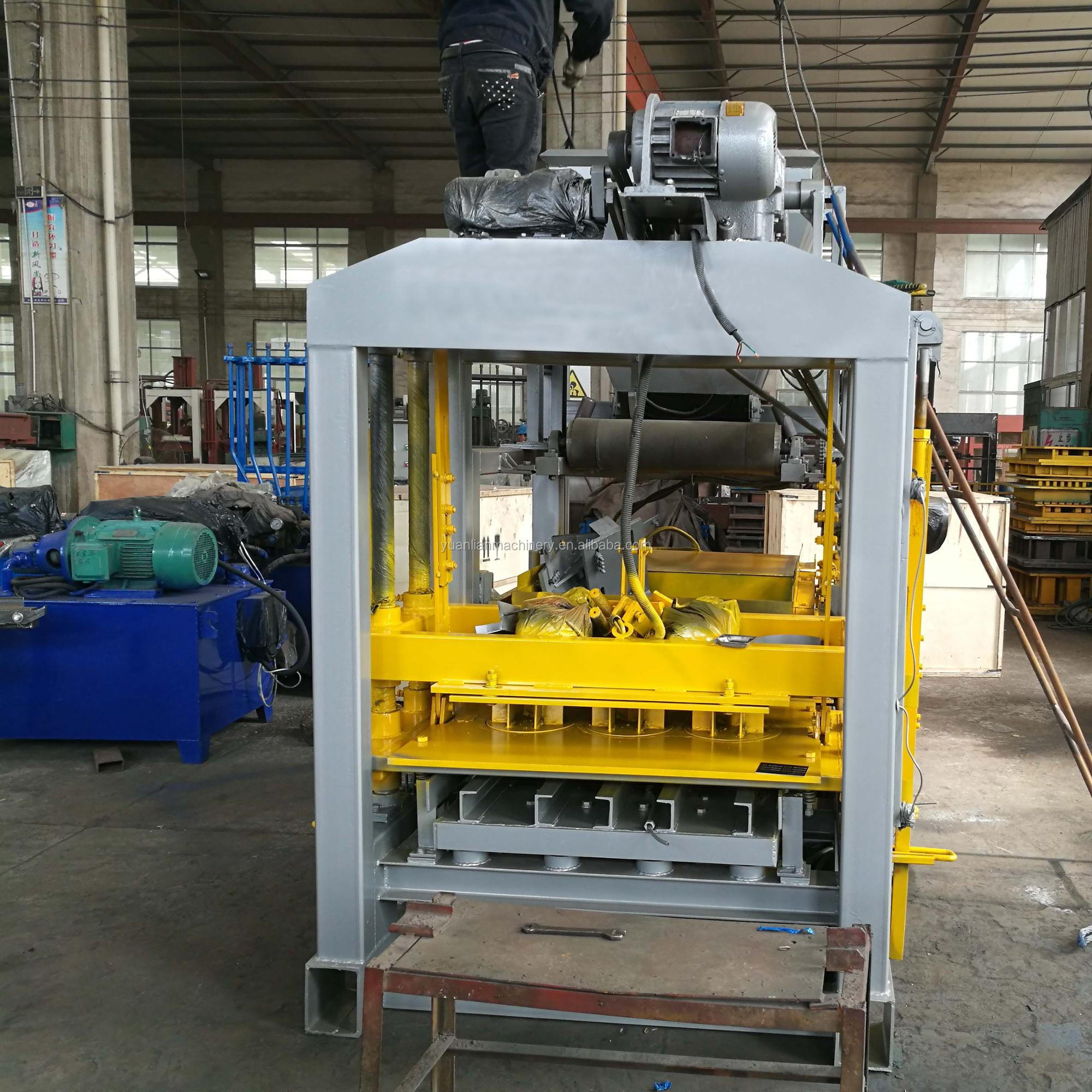 low price high press U shape brick machine QTJ4-25 small interlocking block machine automatic hollow brick molding machine price