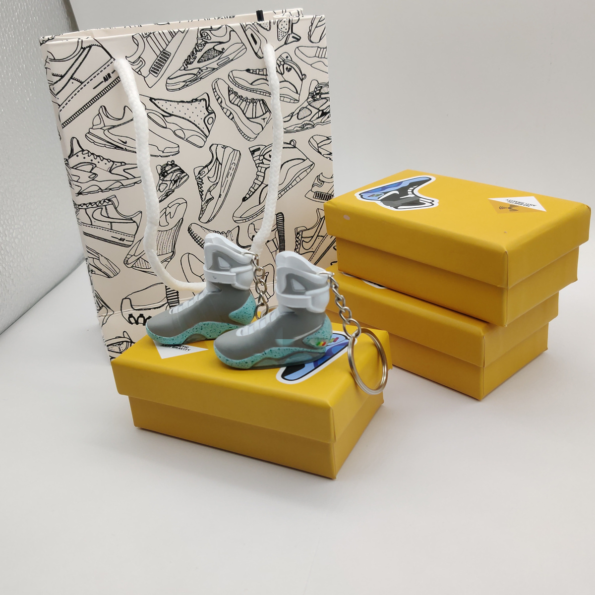 Senior design 1/6 3D Mini Shoes for Jordan with box 3D Mini Sneakers Key Chain MAG Back to the Future