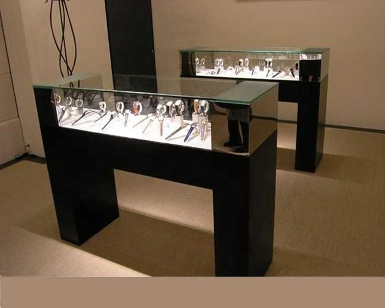 High-end Curved Glass Display Showcase Stainless Steel Counter With 4 Feet Round Display Furniture For Jewelry Shop