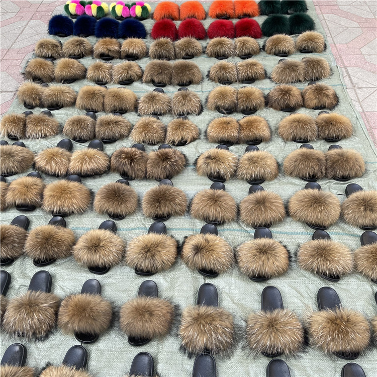 Popular style slides sandals soft big fluffy fox and racoon fur slippers women big fur slides