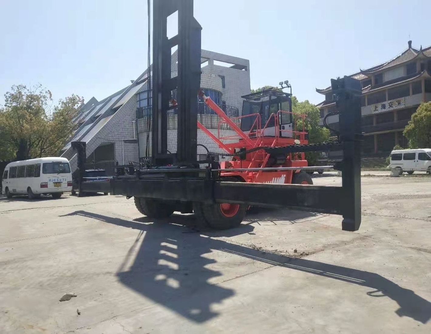 fantuzzi FDC25K7 reach stacker , used 37ton empty container handler