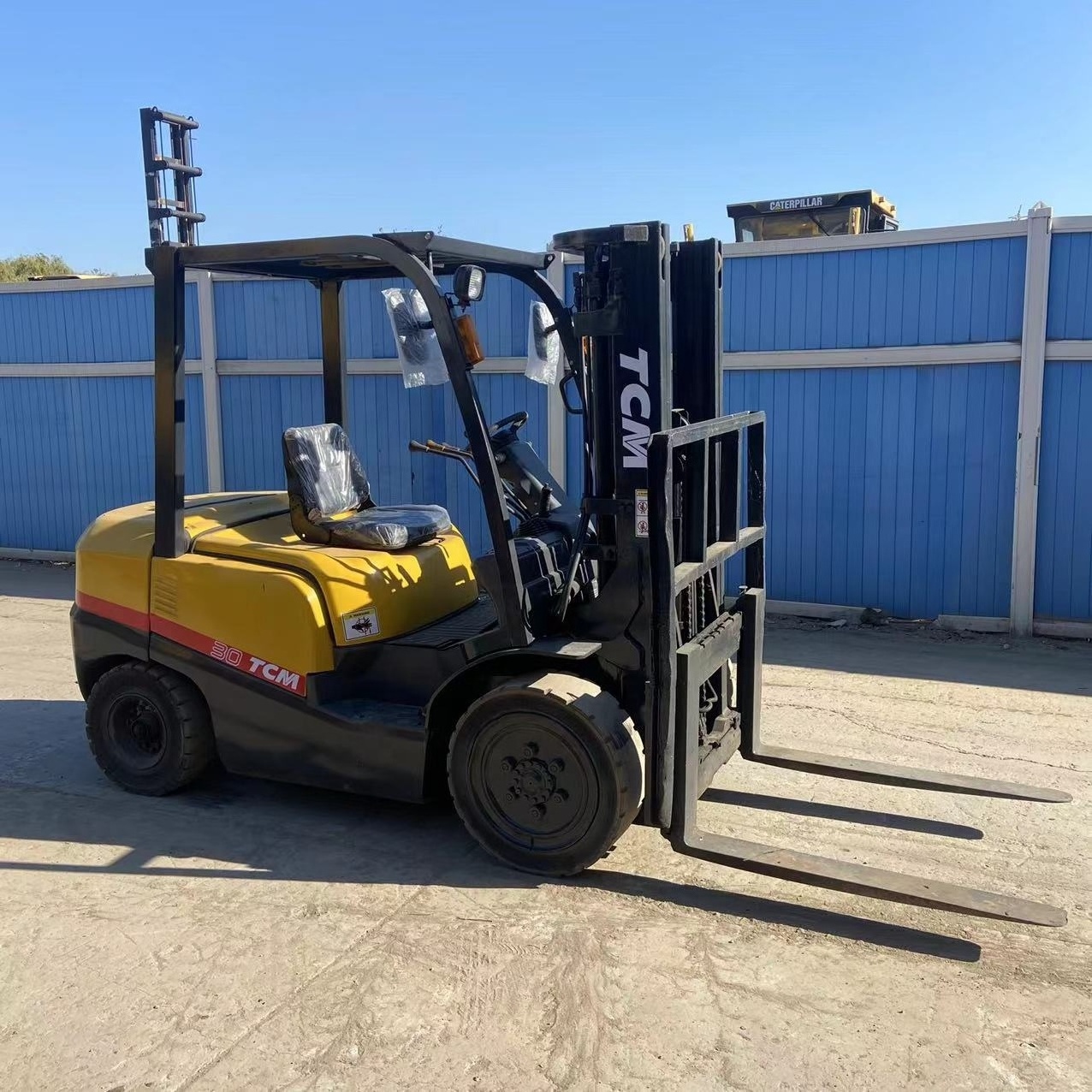 Japan used tcm 3 ton fd30 forklift diesel isuzu nissan engine with side shifter low price for sale