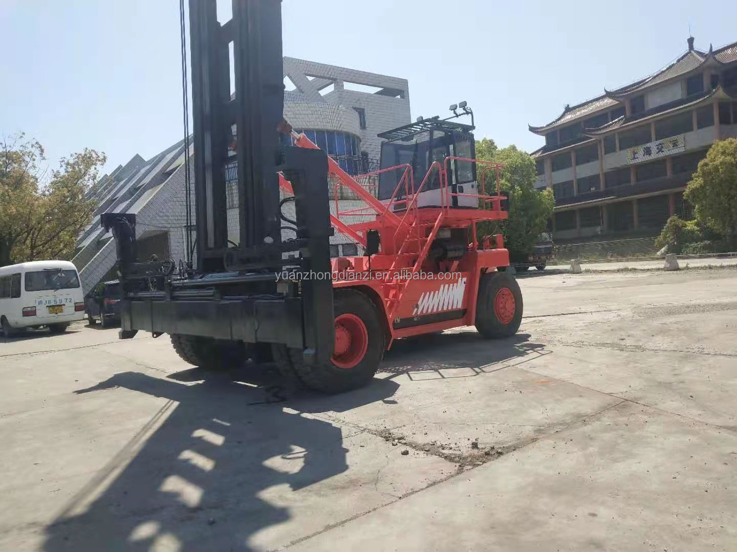 fantuzzi FDC25K7 reach stacker , used 37ton empty container handler