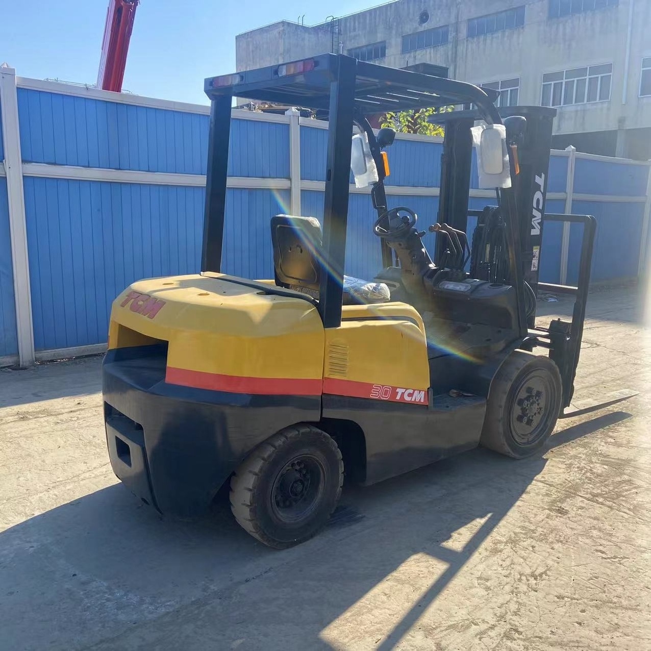 Japan used tcm 3 ton fd30 forklift diesel isuzu nissan engine with side shifter low price for sale