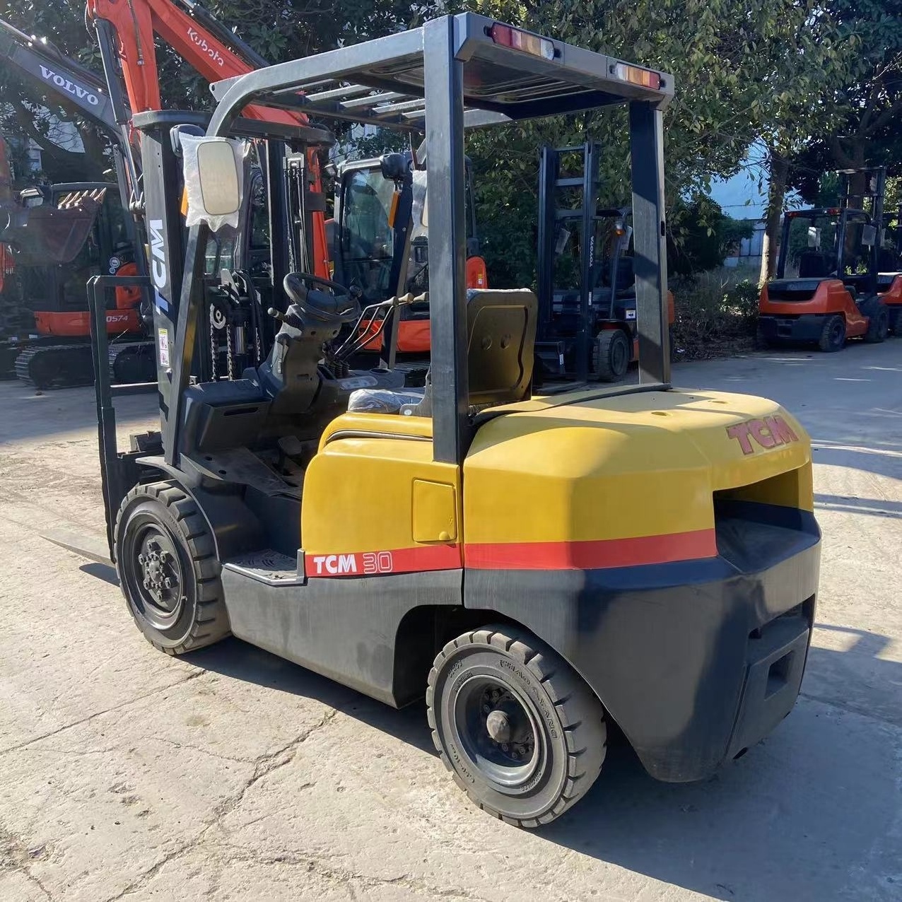 Japan used tcm 3 ton fd30 forklift diesel isuzu nissan engine with side shifter low price for sale