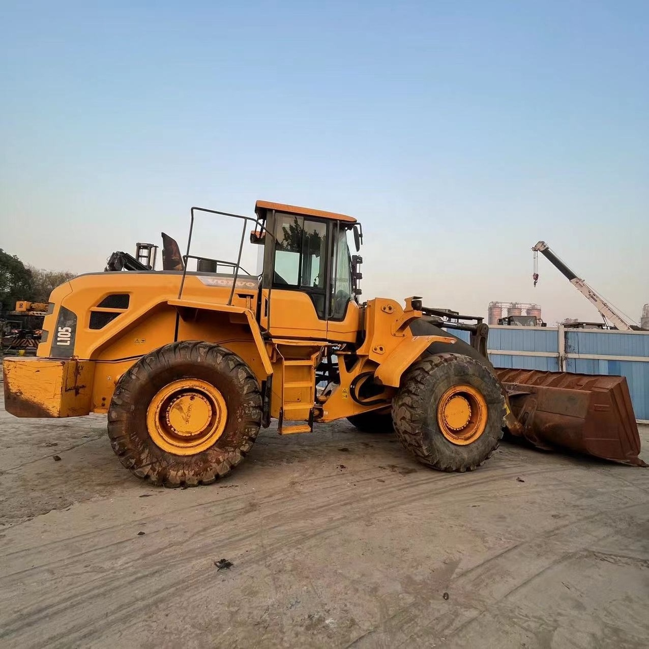 Original Condition 5 Ton Used Wheel Loader Volvo L105 L70E L120 L180 L220 Front End Loader Trucks 3cbm Bucket