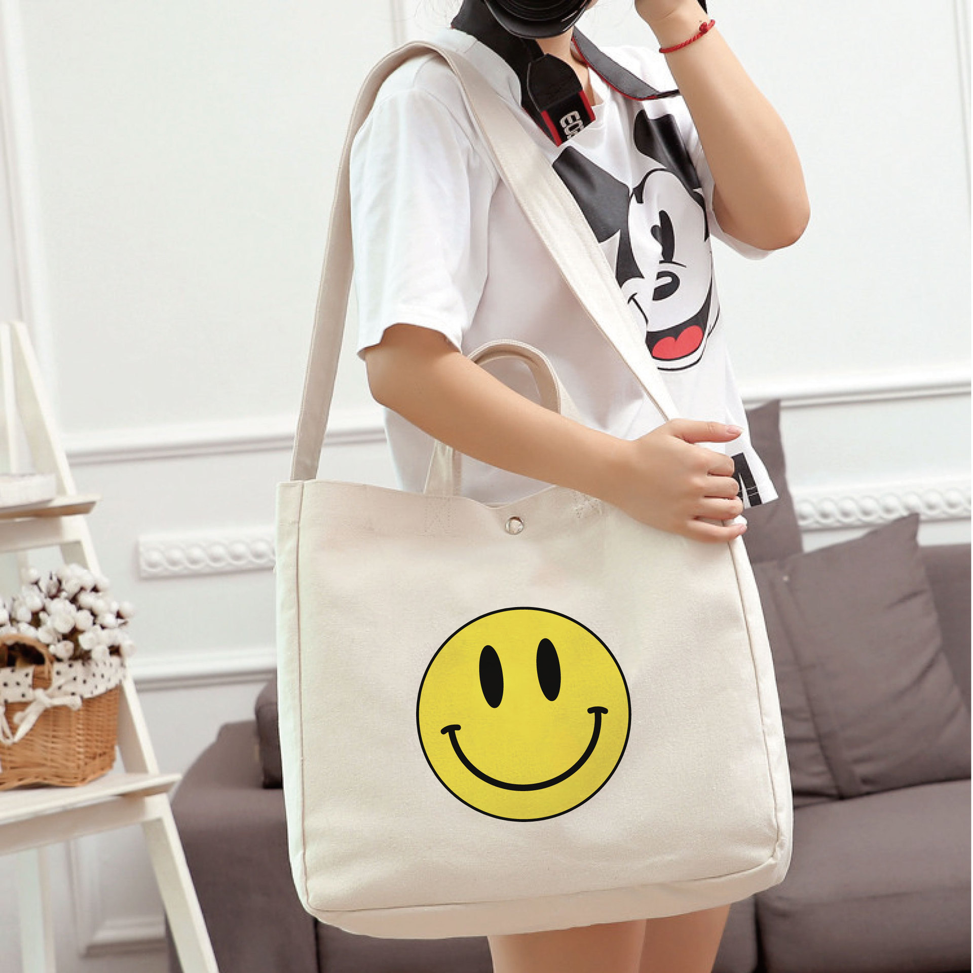 China Supplier with Snap Button Closure Smile Tote Bag Shoulder Natural Cotton Fabric Beach Trips Large Canvas Women'S Tote Bag