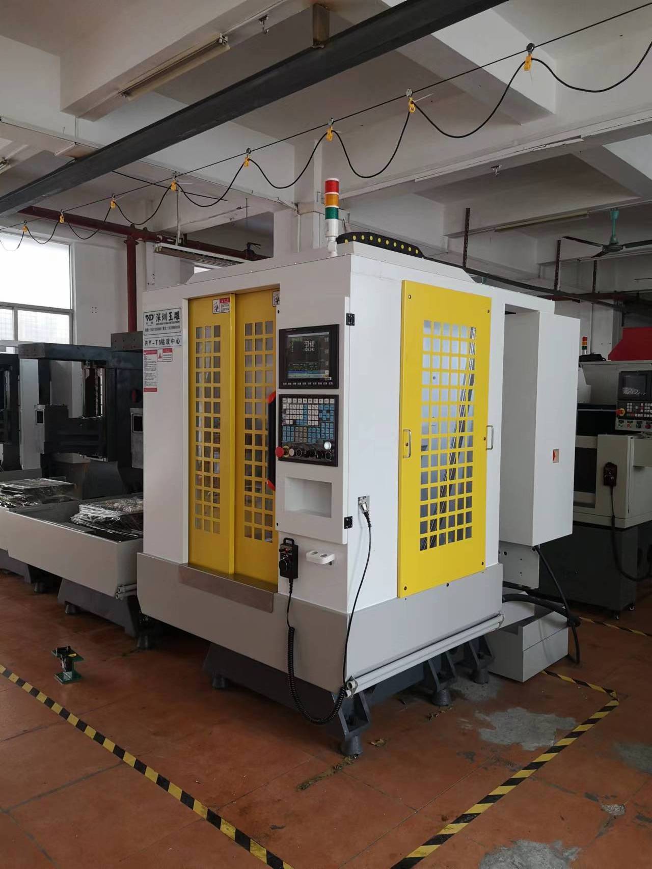 CNC Supplier Center Drill RY-T6 Tapping Drilling 3 Axis Linear Rail Vertical Machining Center Robodrill Drill Milling Provided