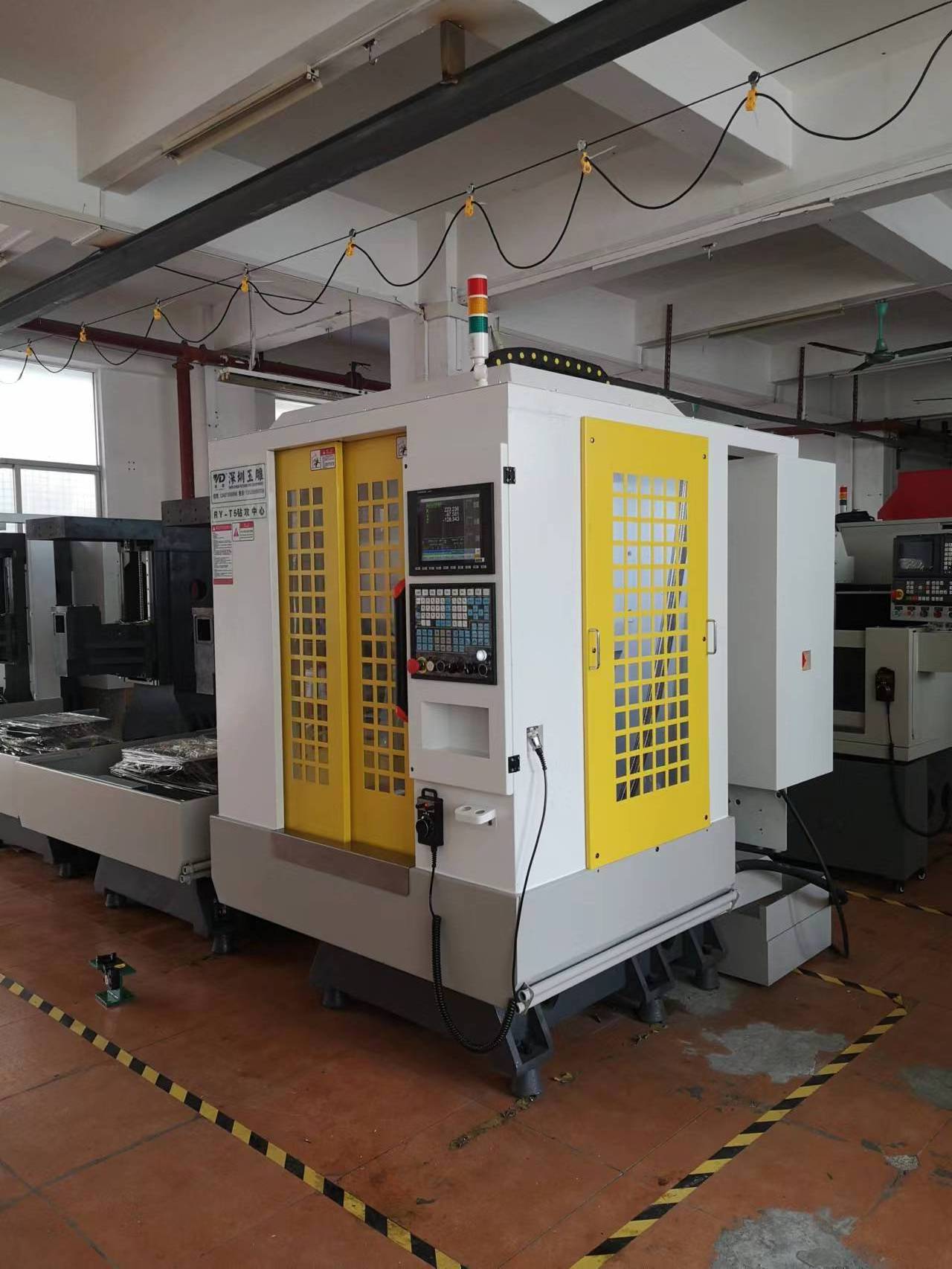 CNC Supplier Center Drill RY-T6 Tapping Drilling 3 Axis Linear Rail Vertical Machining Center Robodrill Drill Milling Provided