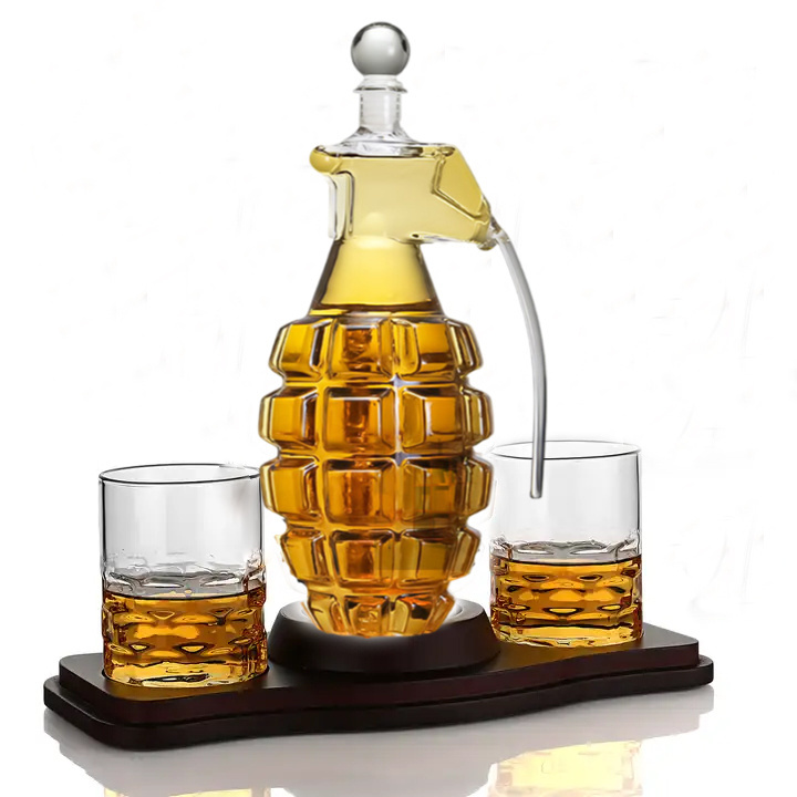 Luxury High Eco-friendly Borosilicate Grenade Shape Glass Decanter Set with Wooden Holder for Wine and Whisky