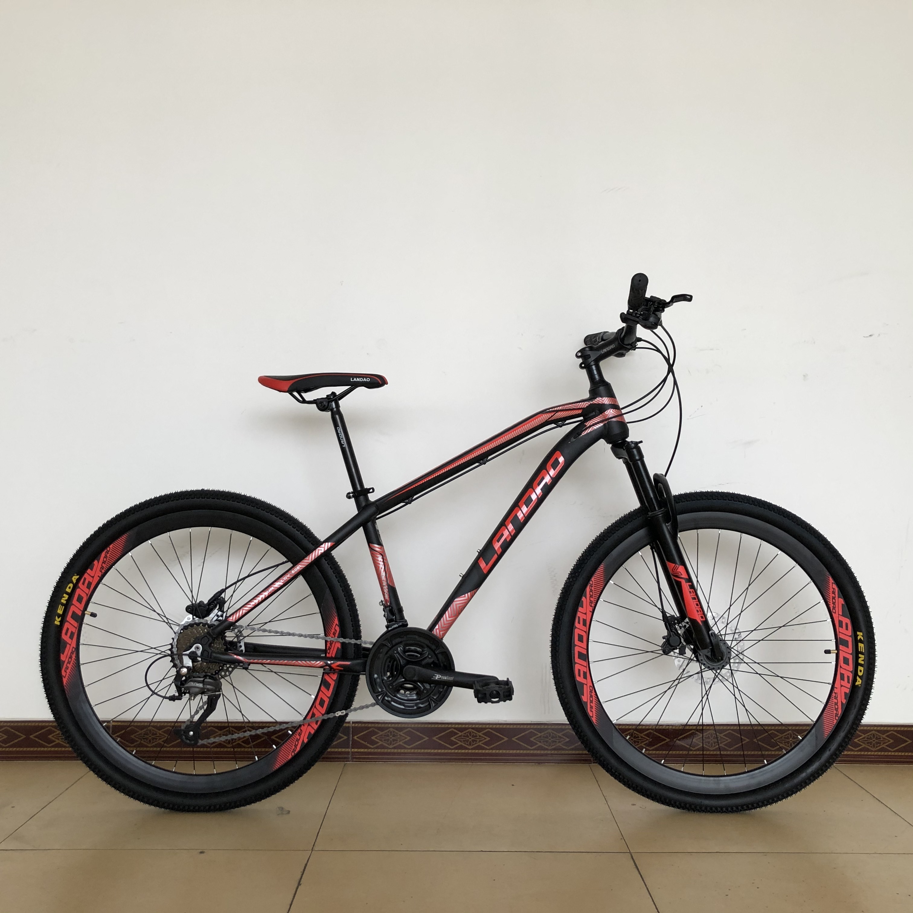 Manufacturers fixed gear Mountain Bicycle Aluminum Alloy Adult Black Red Customized Frame Logo Style Gears Gross