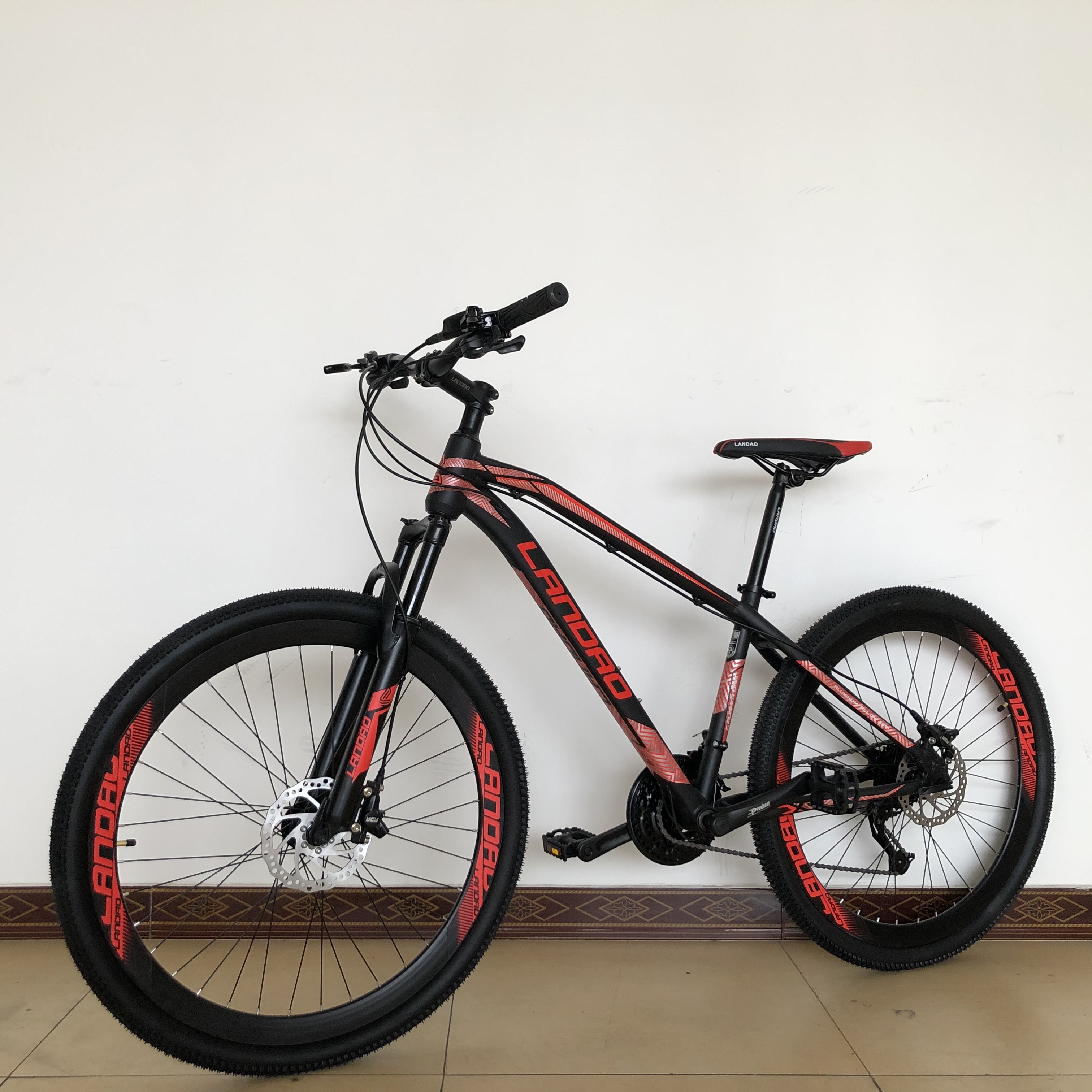 Manufacturers fixed gear Mountain Bicycle Aluminum Alloy Adult Black Red Customized Frame Logo Style Gears Gross