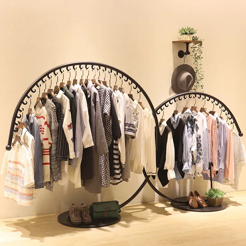 Modern floor-standing gold C shape children clothes hanger Round metal hanging women clothing display rack