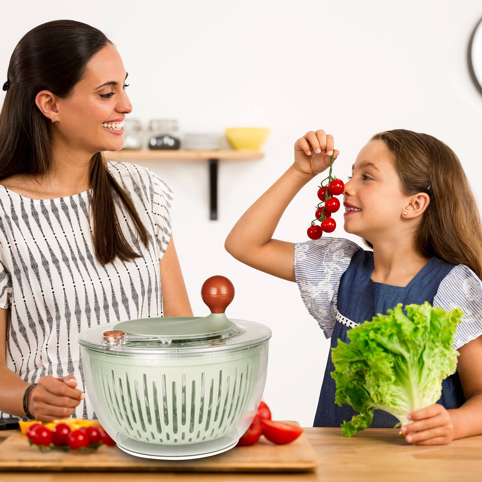 Salad Spinner plastic Large, Vegetable Washer with 4L Bowl, Lettuce Cleaner and Dryer