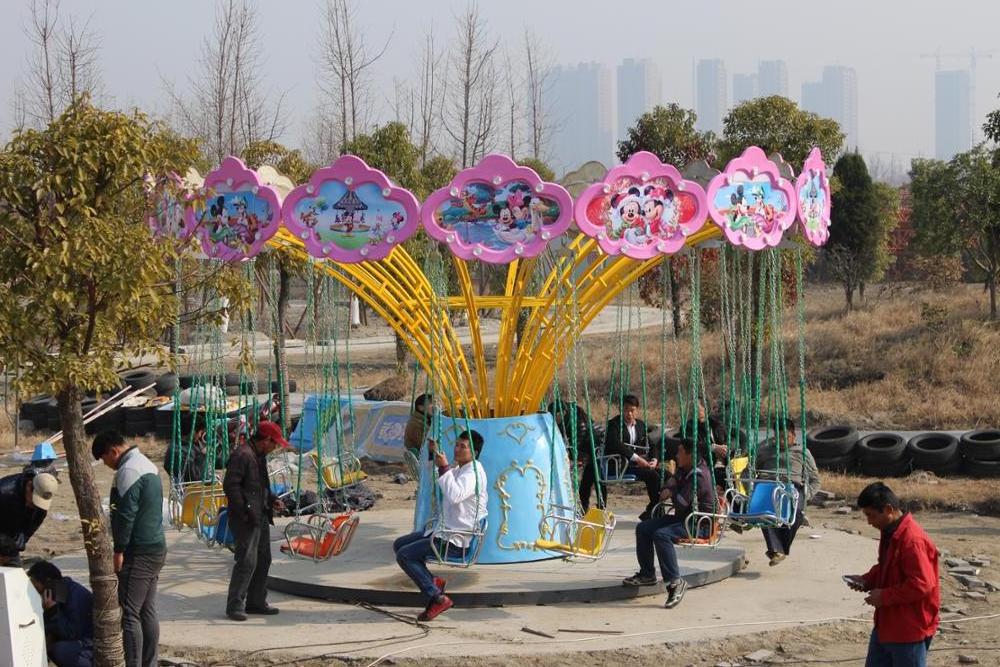 Cheap Spinning Rides at the Fair Amusement Carnival Swings for Kids